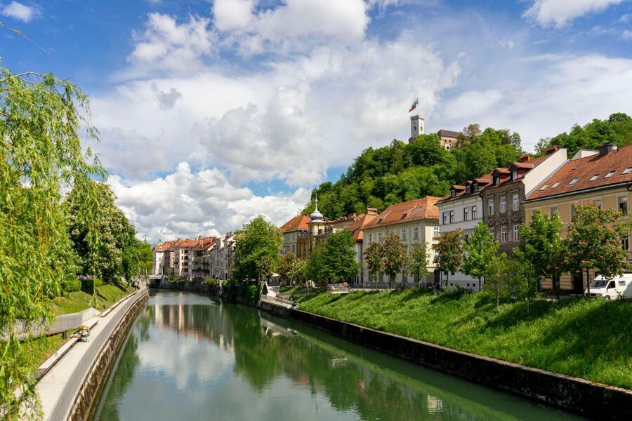 Best of Ljubljana: Private tour with Ljubljana born guide - Starting with Ljubljana’s central landmarks
