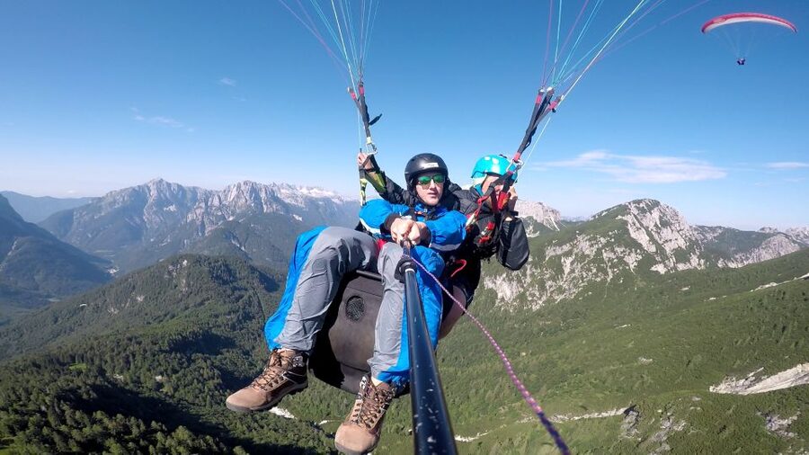 Bovec: Tandem paragliding in Julian Alps - Meeting in Bovec and getting ready to fly