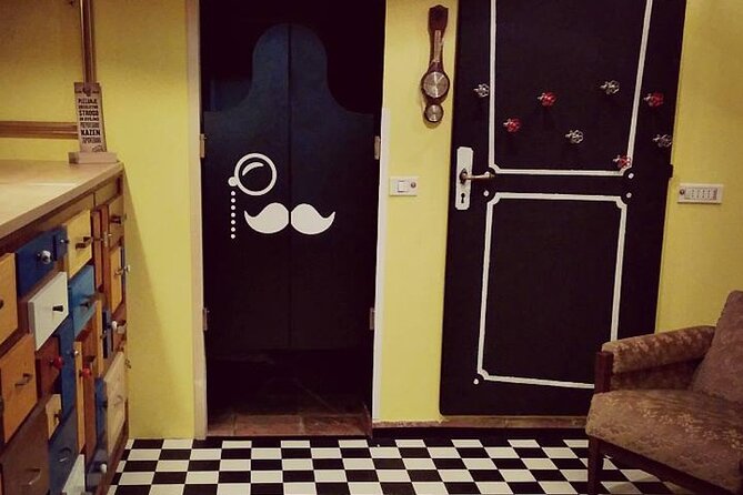 Enigmarium Escape Room games - Choosing an indoor room or an outdoor city game