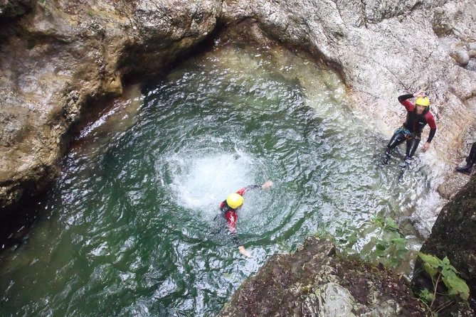 Family Canyoning In Soca Valley - How the higher jumps and rappel work