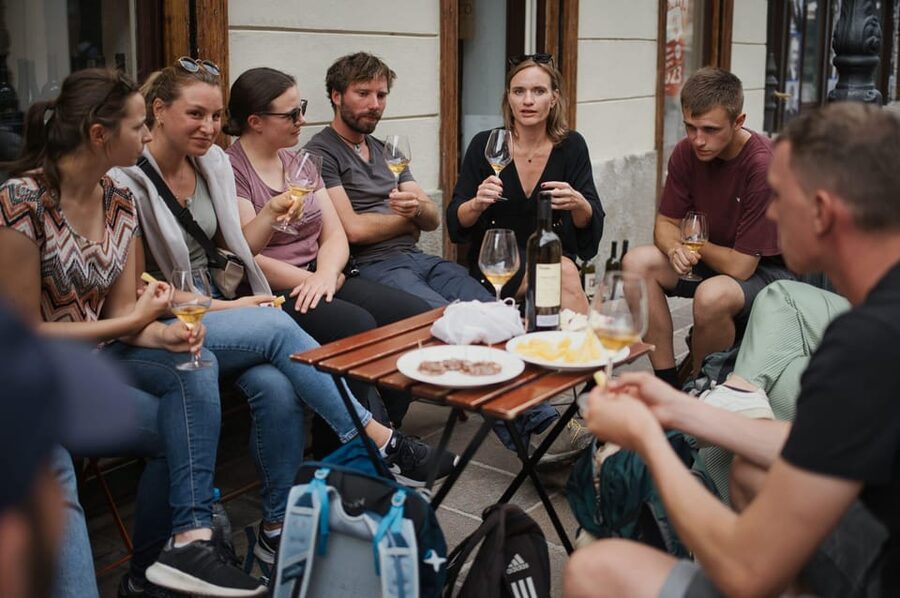 Food & Wine tour with a Sommelier - Who should book this experience?