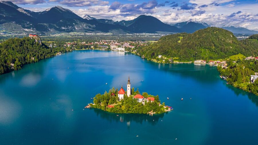 From Ljubljana: Postojna Cave, Predjama Castle and Lake Bled - The guides are a major part of the experience
