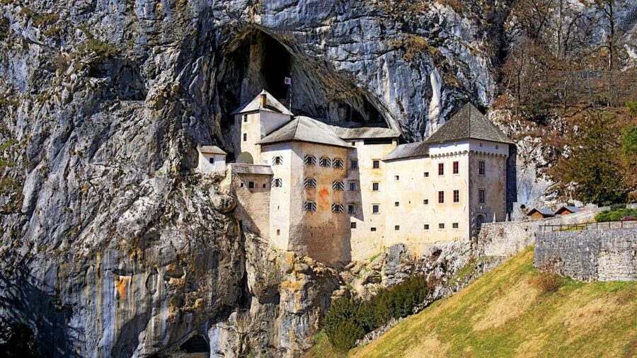 From Ljubljana: Postojna Cave & Predjama Castle Guided Trip - Why the small group improves the day