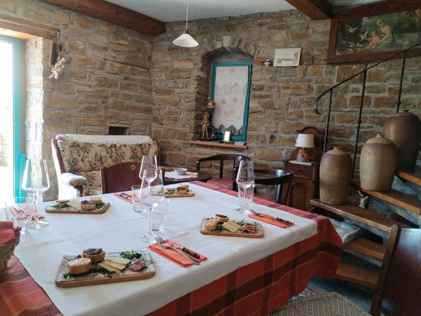 Gažon - Istria: Truffles Hunting & Cooking & Tasting - Under the pergola: tasting the ingredients before cooking