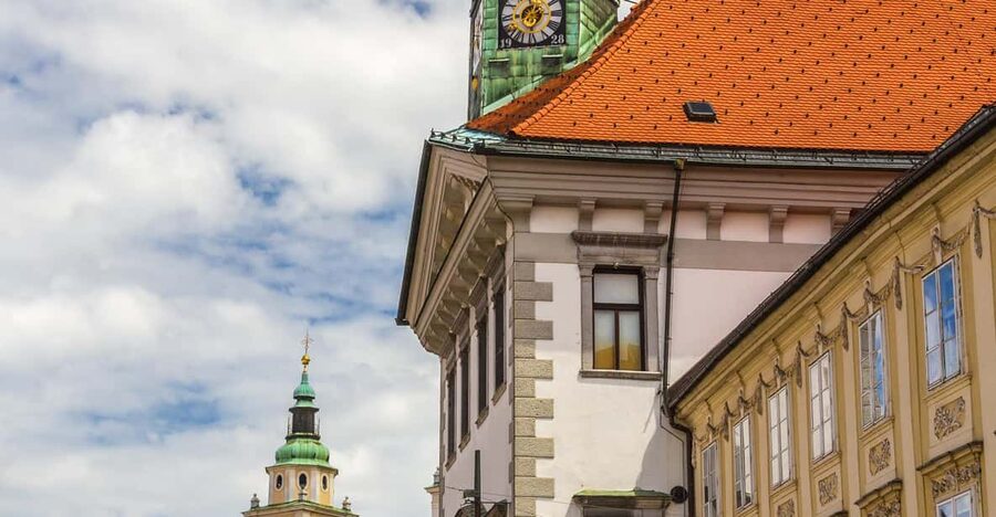 Ljubljana: 2h walking tour with local guide - Key points at a glance