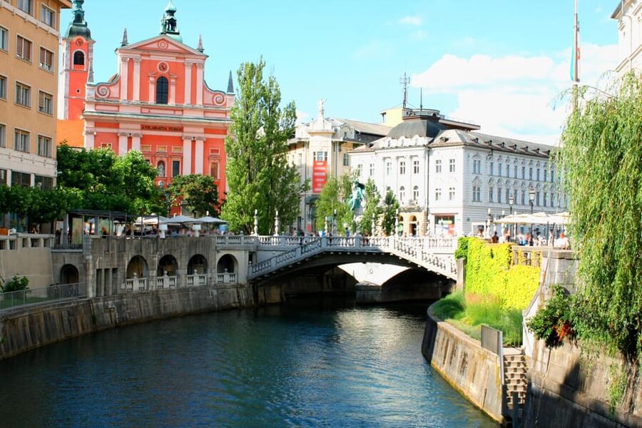 Ljubljana: 2h walking tour with local guide - Križanke, New Square, and the walk toward the old town