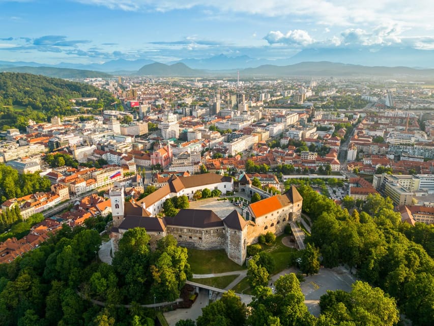 Ljubljana: 2h walking tour with local guide - Dragon Bridge and Butchers’ Bridge