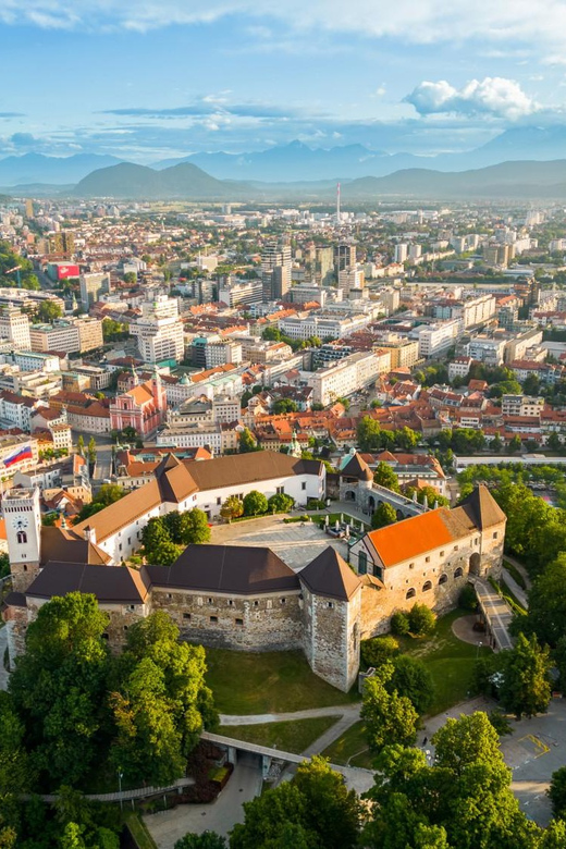 Ljubljana: 2h walking tour with local guide - How much history and local context do you get?