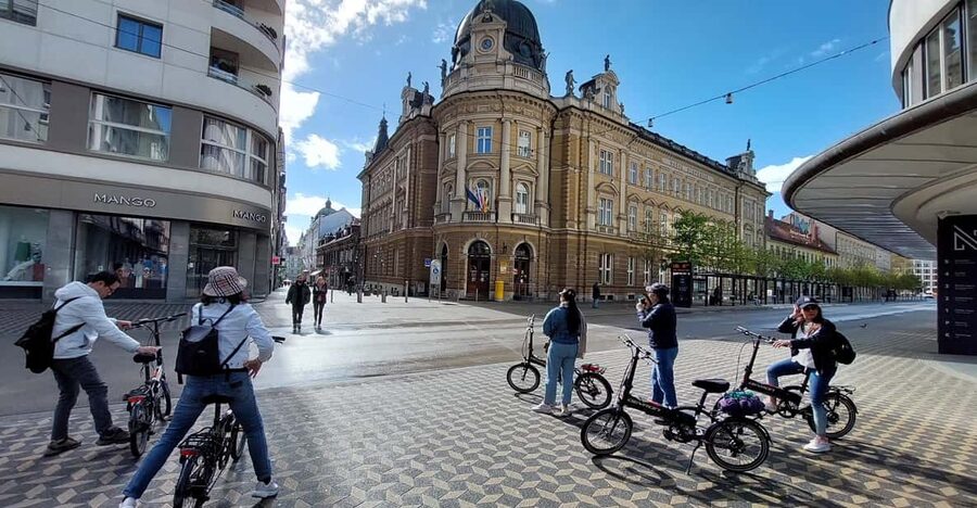 Ljubljana by E-Bike: Guided City Highlights Tour - Key points at a glance