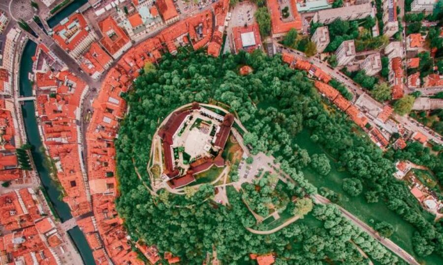 Ljubljana: Castle Entry Ticket with Optional Funicular Ride - Time Machine tour with six historical stops