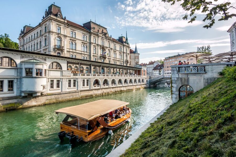 Ljubljana: City Card - Reach Ljubljana Castle by funicular or foot