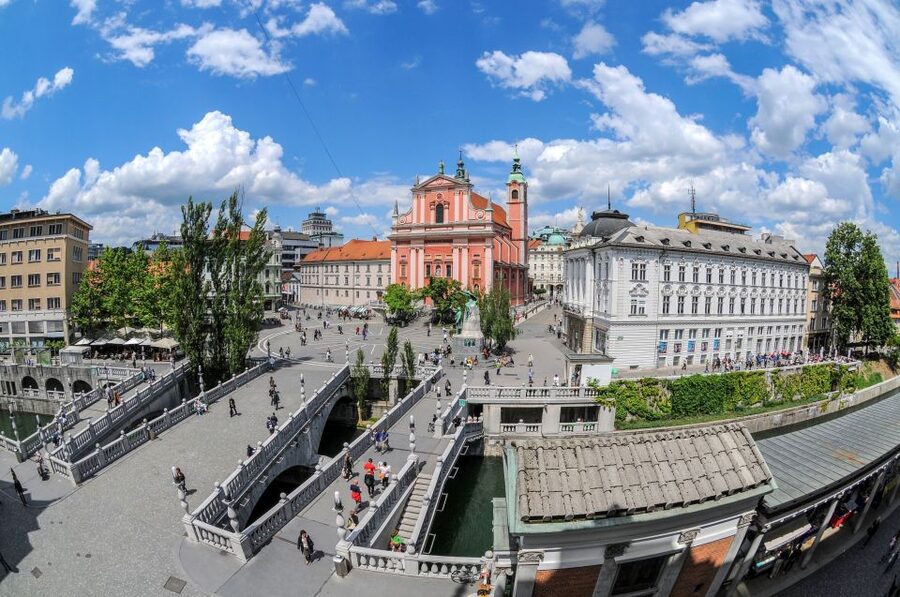 Ljubljana: Guided Walk & Funicular Ride to Ljubljana Castle - The one-minute ride to Ljubljana Castle