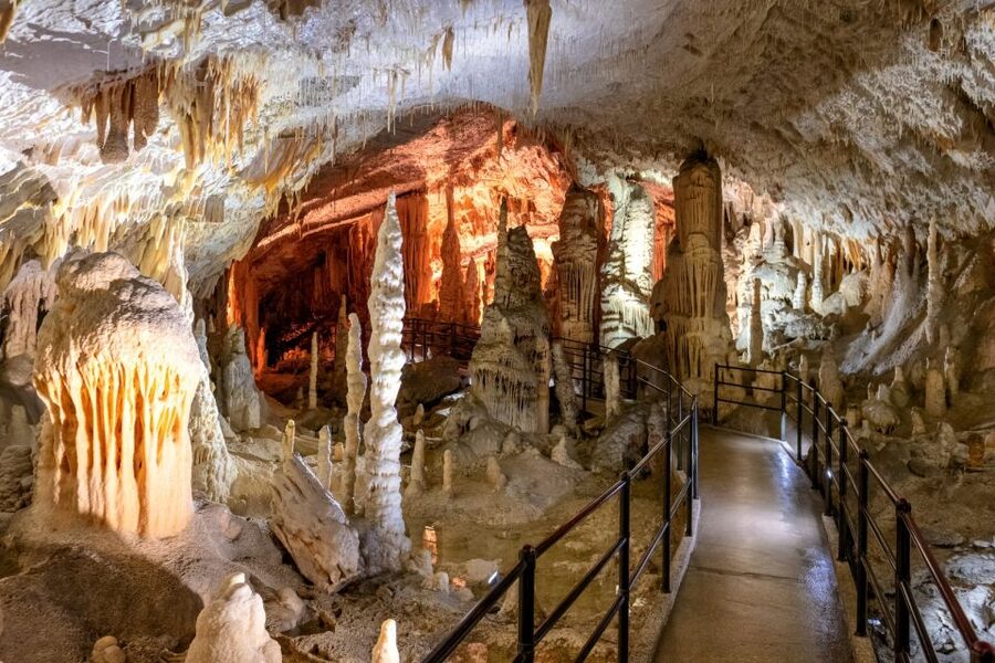 Ljubljana: Postojna Cave & Predjama Castle Tickets and Tour - Guides make the road time count