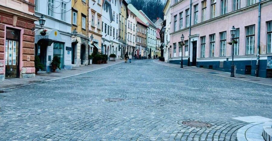 Ljubljana: Secrets of the Old Town & Ljubljana's people - The Ljubljanica River, Dragon Bridge, and Butchers Bridge