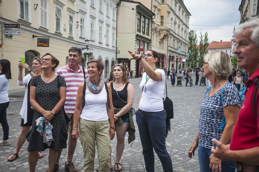 Ljubljana: Slovenian Cuisine Walking Tour with Tastings - Food quantity, group size, and comfort