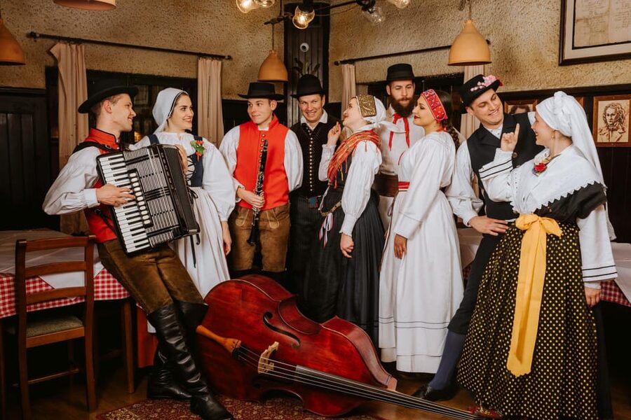 Ljubljana: Traditional Slovenian Dinner and Show - Three courses built around Slovenian comfort food
