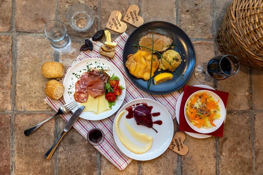 Ljubljana: Traditional Slovenian Dinner and Show - Traditional games after dessert