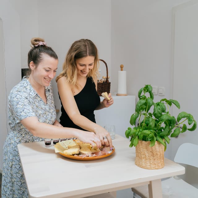 Ljubljana: Traditional Slovenian štrukelj Cooking Class - What the host adds beyond the recipe