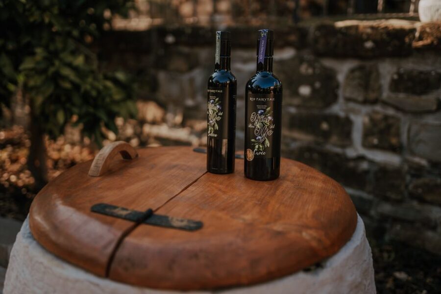 Olive Oil Tasting a Journey of Flavors and Aromas - Why the small setting works well