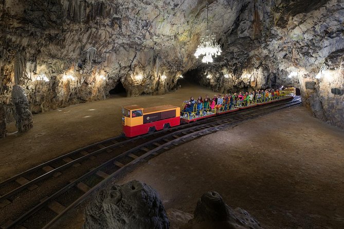One guide - two ports - tours from Koper and Trieste - Predjama Castle: a quick stop with a dramatic setting