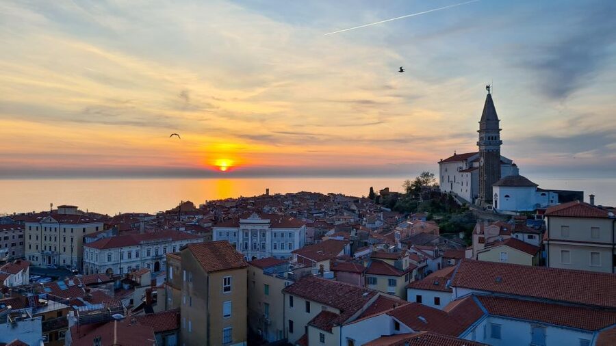 Piran: Bike Rental with Map, Helmet, Water bottle and Lock - Strunjan and the ride toward Moon Bay