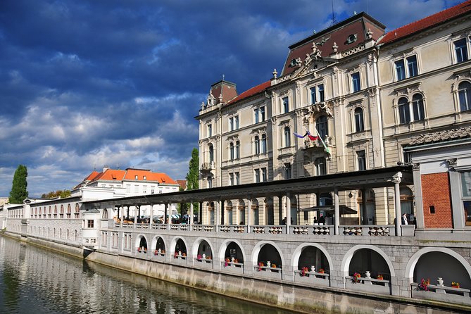 Private Walking Tour of Ljubljana Old Town - The market, squares, and old-town rhythm