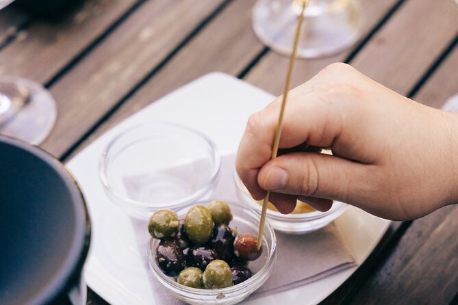 Private Wine Tasting Experience in Ljubljana - Snacks make the evening more useful