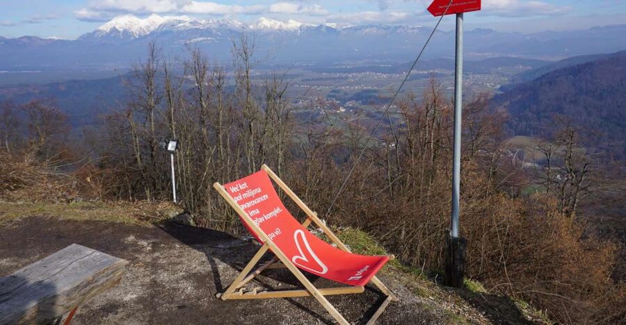 Šmarna Gora: Hiking and Food Tour from Ljubljana - The one-hour climb through local stories