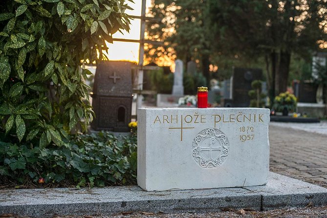 The Deadly Walk - Ljubljana Cemetery Tour - Meeting important Slovenian figures at their graves