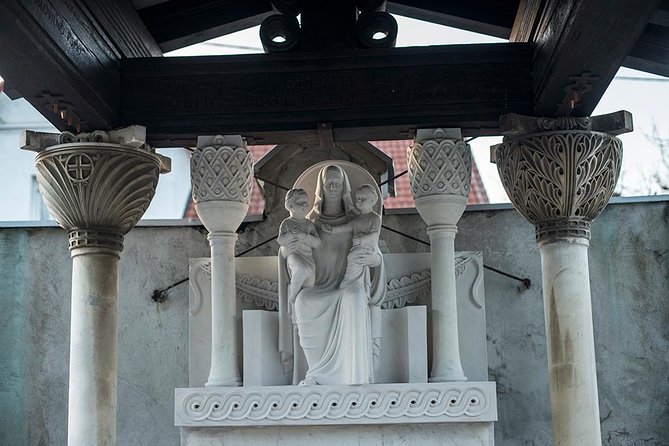 The Deadly Walk - Ljubljana Cemetery Tour - What the private format adds