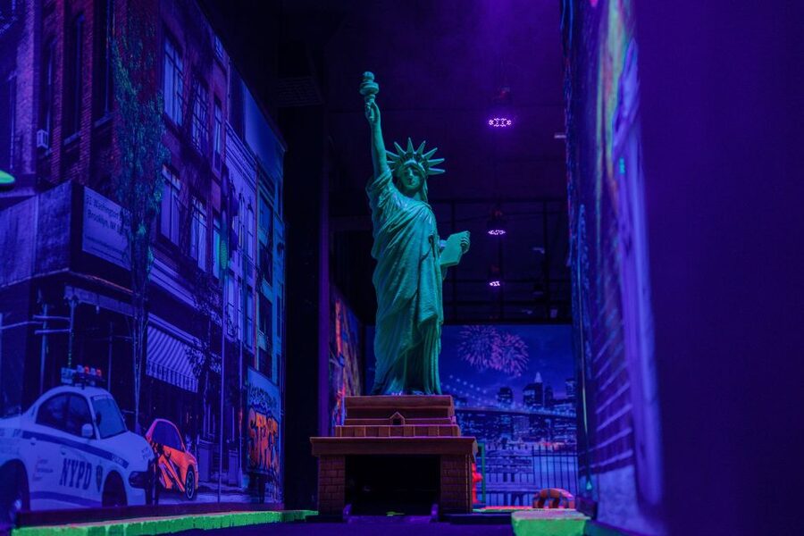 Woop! Glow golf: Ljubljana Btc City - A good pick for families and mixed groups