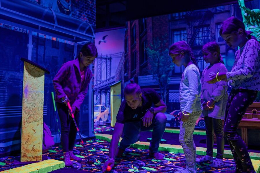 Woop! Glow golf: Ljubljana Btc City - How it compares with a standard mini golf outing