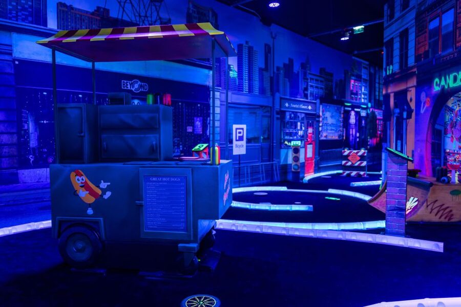 Woop! Glow Golf: Maribor - Why the Neon Props Matter